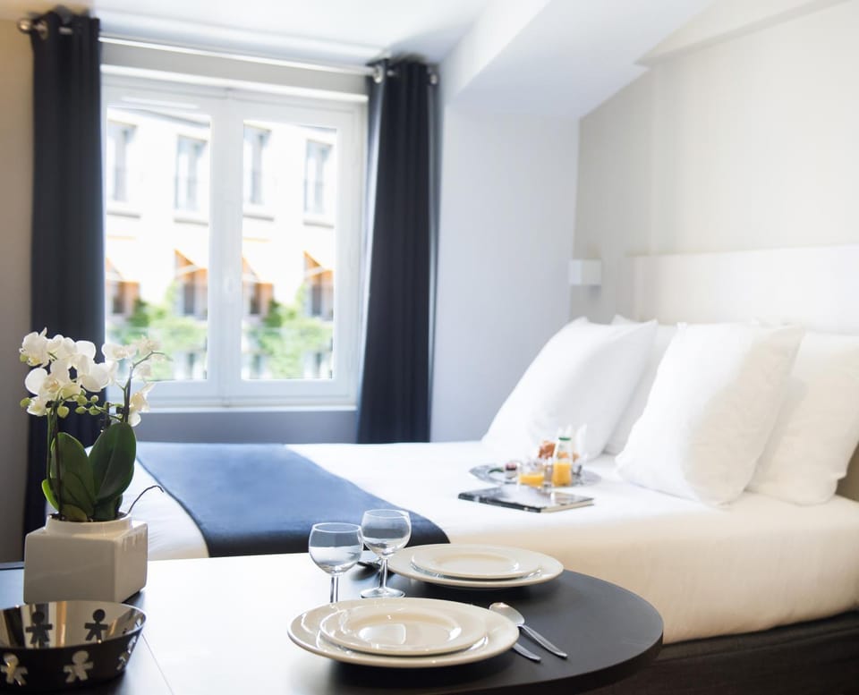 Seating area, Bedroom