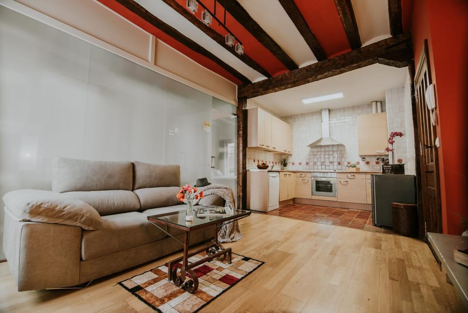 Kitchen or kitchenette, Living room, Dining area, minibar, pet friendly, stove