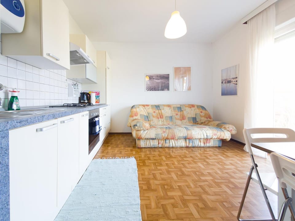 Kitchen or kitchenette, Living room, Seating area, Dining area, hair dresser, stove, kitchen