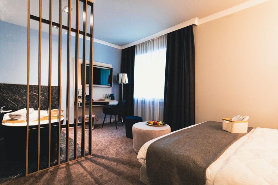 Photo of the whole room, Bath