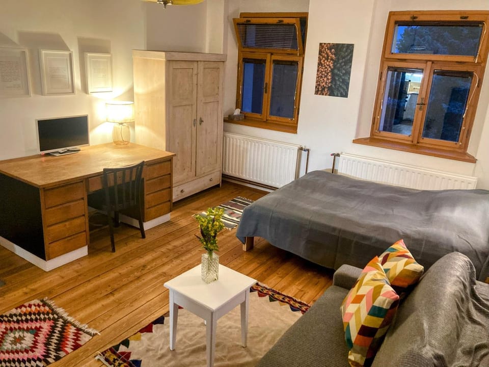 Bed, Living room, Photo of the whole room, Bedroom, wardrobe