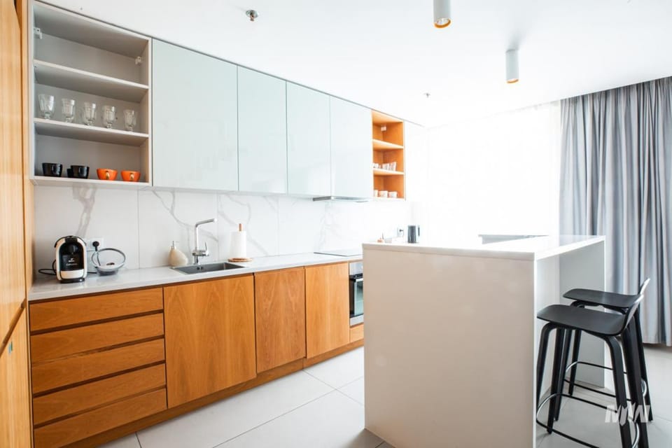 Coffee/tea facilities, Kitchen or kitchenette, Dining area, City view, Breakfast, dishwasher, internet, oven, stove, washing machine, air conditioner