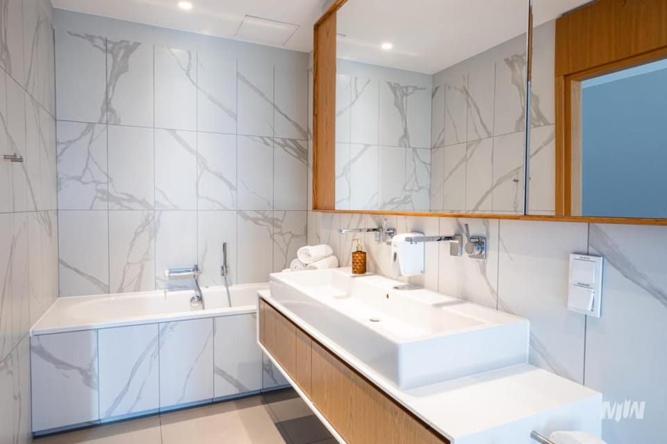 Toilet, Bathroom, City view, Bath, bidet, hair dryier, internet, towels, air conditioner