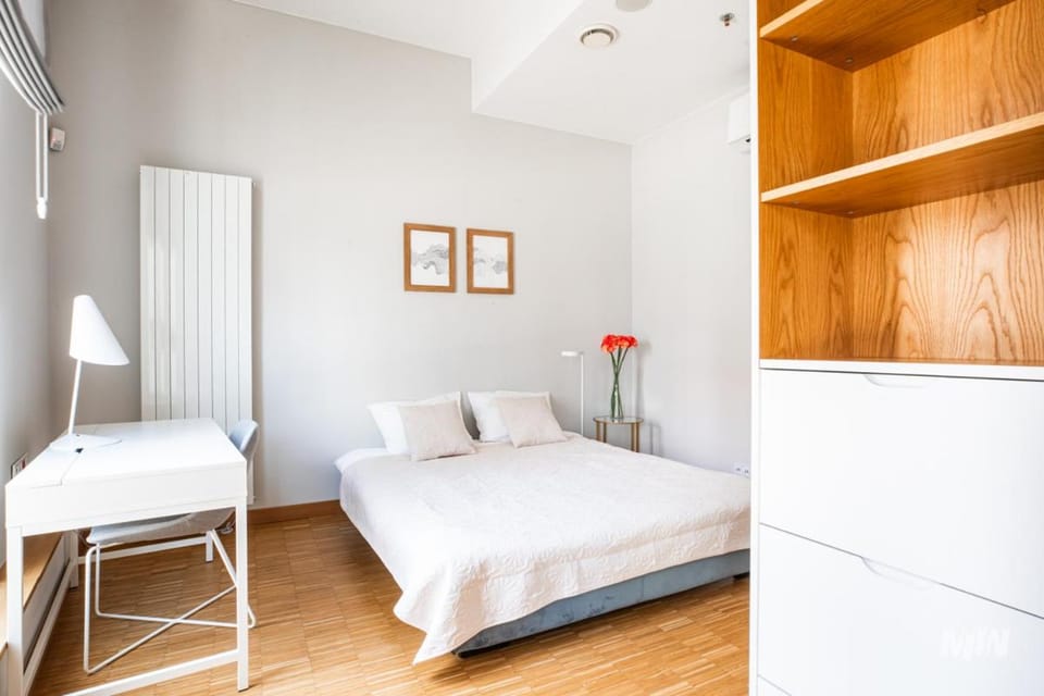 Bed, Bedroom, City view, internet, wardrobe, air conditioner
