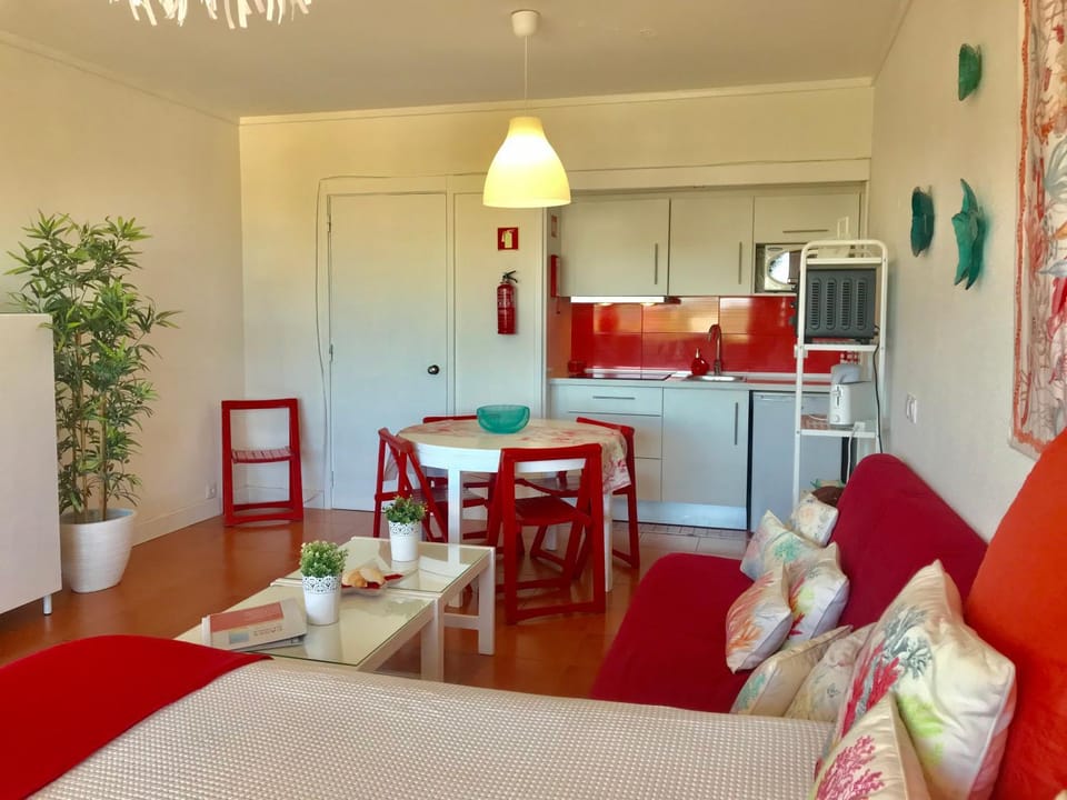TV and multimedia, Kitchen or kitchenette, Living room, Seating area, Dining area, Bedroom