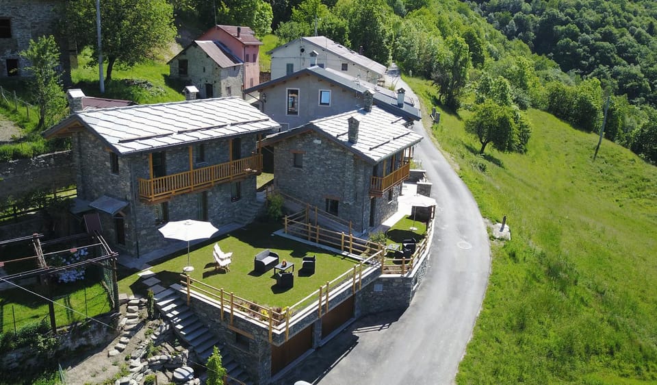 Facade/entrance, Bird's eye view, View (from property/room), Balcony/Terrace, Garden view