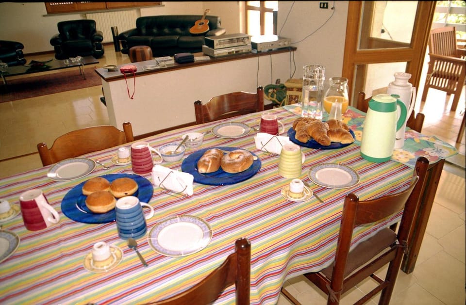 Communal lounge/ TV room, Breakfast