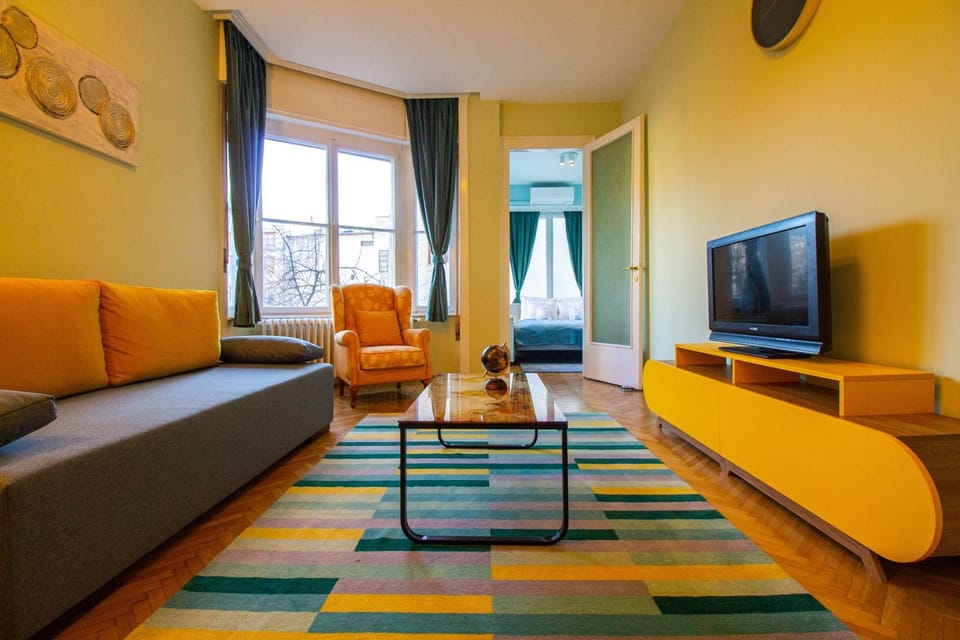 Communal lounge/ TV room, Living room, Seating area, Evening entertainment
