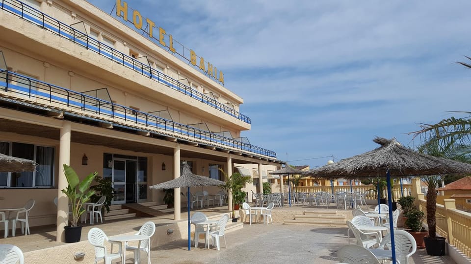 Garden, Balcony/Terrace, Decorative detail, Beach, Sea view, Area and facilities