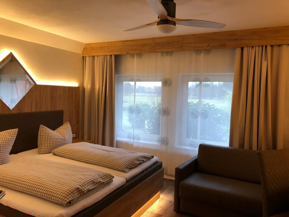 View (from property/room), Photo of the whole room, Bedroom, Garden view, River view