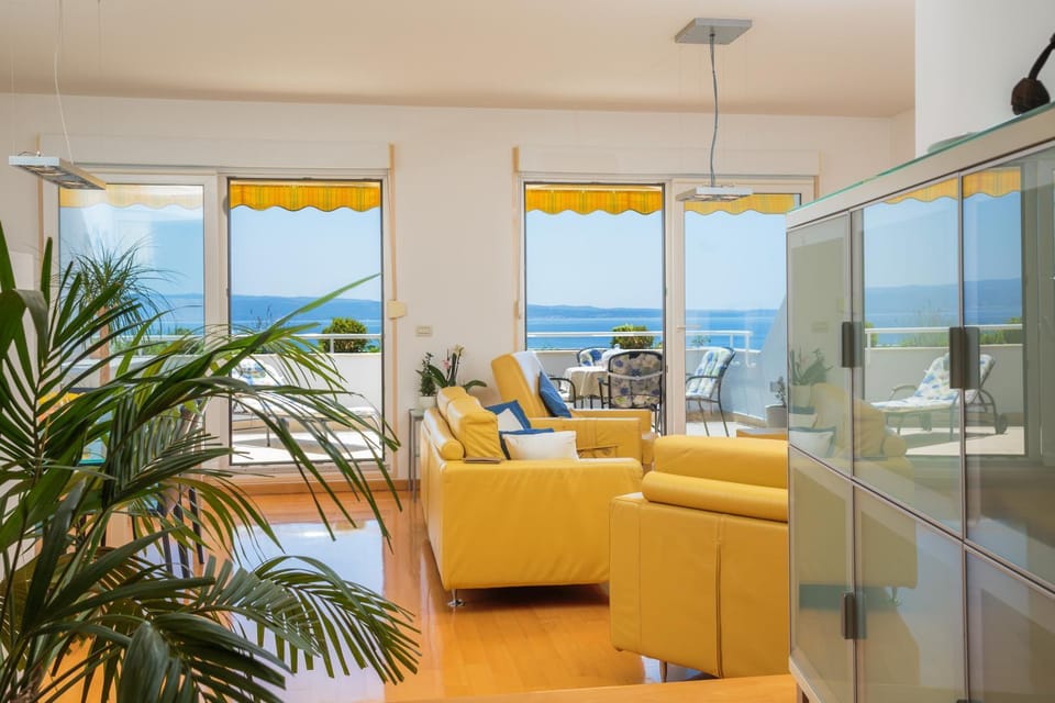 Living room, Sea view