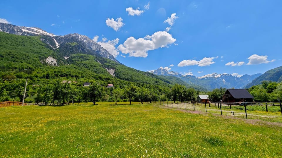 Kulla e Sadri Lukes Bed and Breakfast in Montenegro