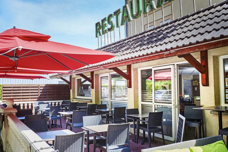 Restaurant/places to eat, Balcony/Terrace