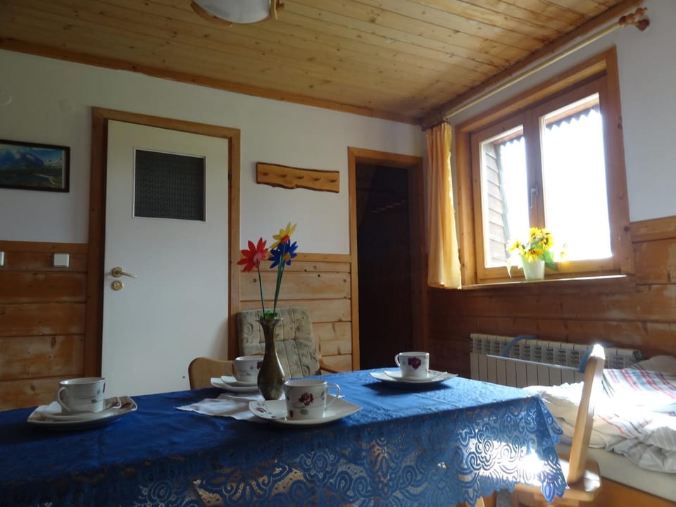 Shower, Bathroom, Coffee/tea facilities, Photo of the whole room, Mountain view