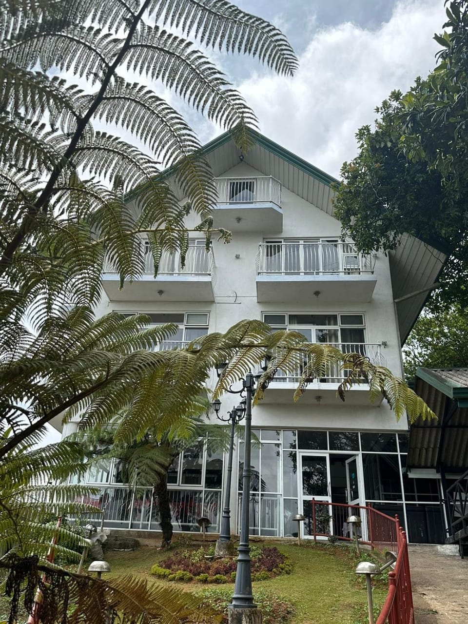 Misty Paradise of Lake Gregory Bed and Breakfast in Nuwara Eliya