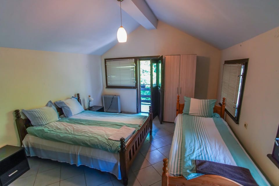 Shower, Toilet, Patio, Bed, Garden, Bathroom, TV and multimedia, Coffee/tea facilities, View (from property/room), Balcony/Terrace, Kitchen or kitchenette, Living room, Photo of the whole room, Seating area, Dining area, Bedroom, Pets, Garden view, Mountain view, Pool view, River view, group of guests, flat iron, internet, locker, minibar, pet friendly, towels, kitchen