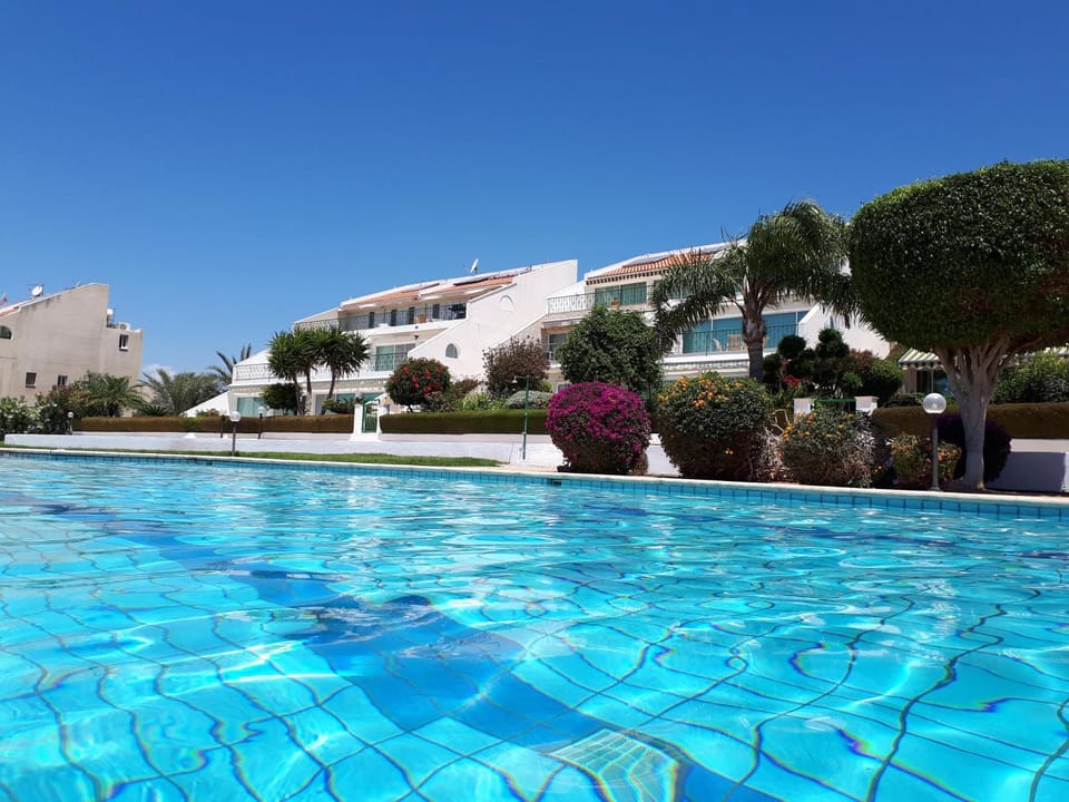 Facade/entrance, Swimming pool
