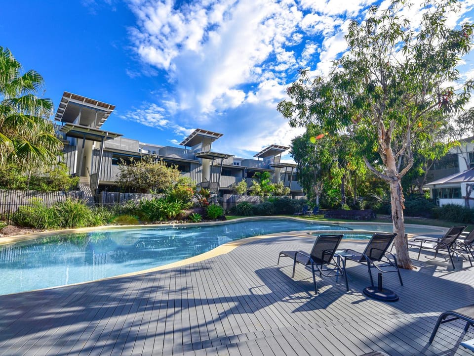 Facade/entrance, BBQ facilities, Garden, Balcony/Terrace, Lobby or reception, Beach, Garden view, Pool view, young children, older children, group of guests, Family