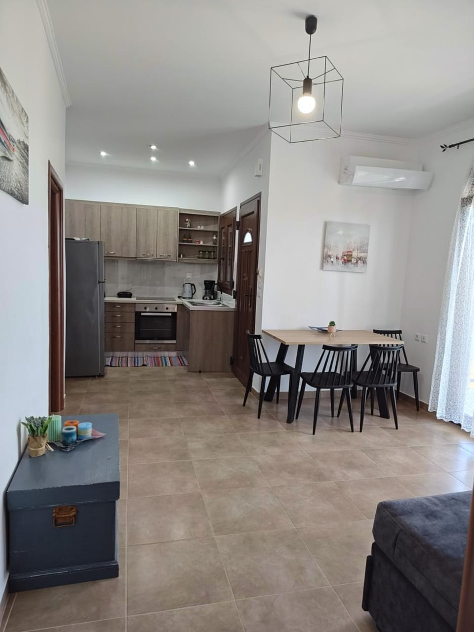 Kitchen or kitchenette, Living room, Seating area, Dining area