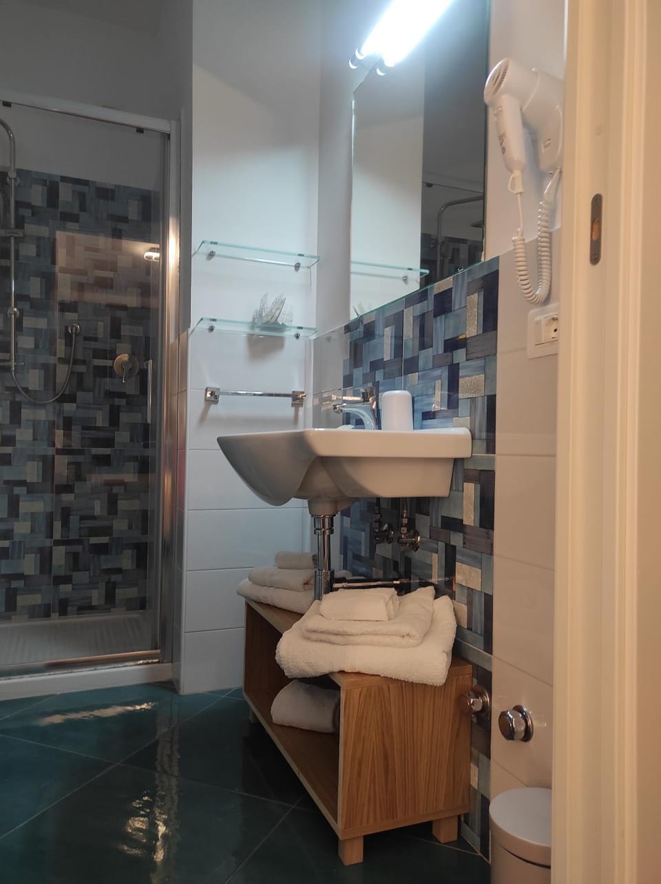 Shower, Bathroom, towels