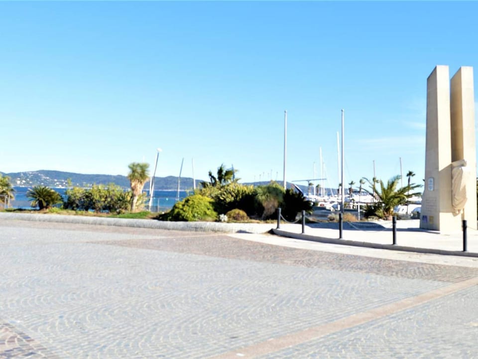 Studio Cabine avec Terrasse et Parking - Proche Centre et Plages à Cavalaire-sur-Mer - FR-1-226B-31 Cabin in Cavalaire-sur-Mer