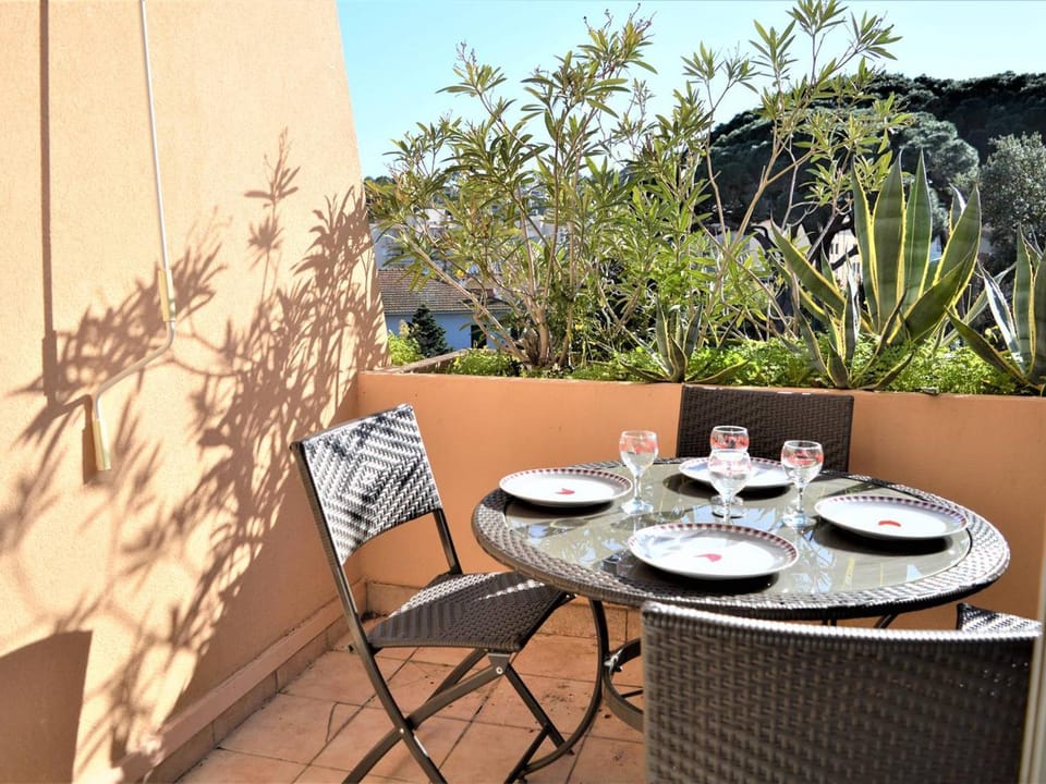 Studio Cabine avec Terrasse et Parking - Proche Centre et Plages à Cavalaire-sur-Mer - FR-1-226B-31 Cabin in Cavalaire-sur-Mer