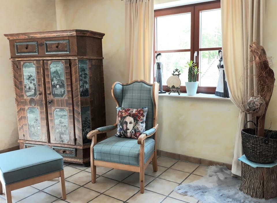 TV and multimedia, Living room, Landmark view