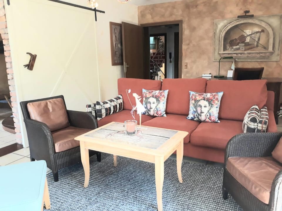 TV and multimedia, View (from property/room), Balcony/Terrace, Living room, Seating area