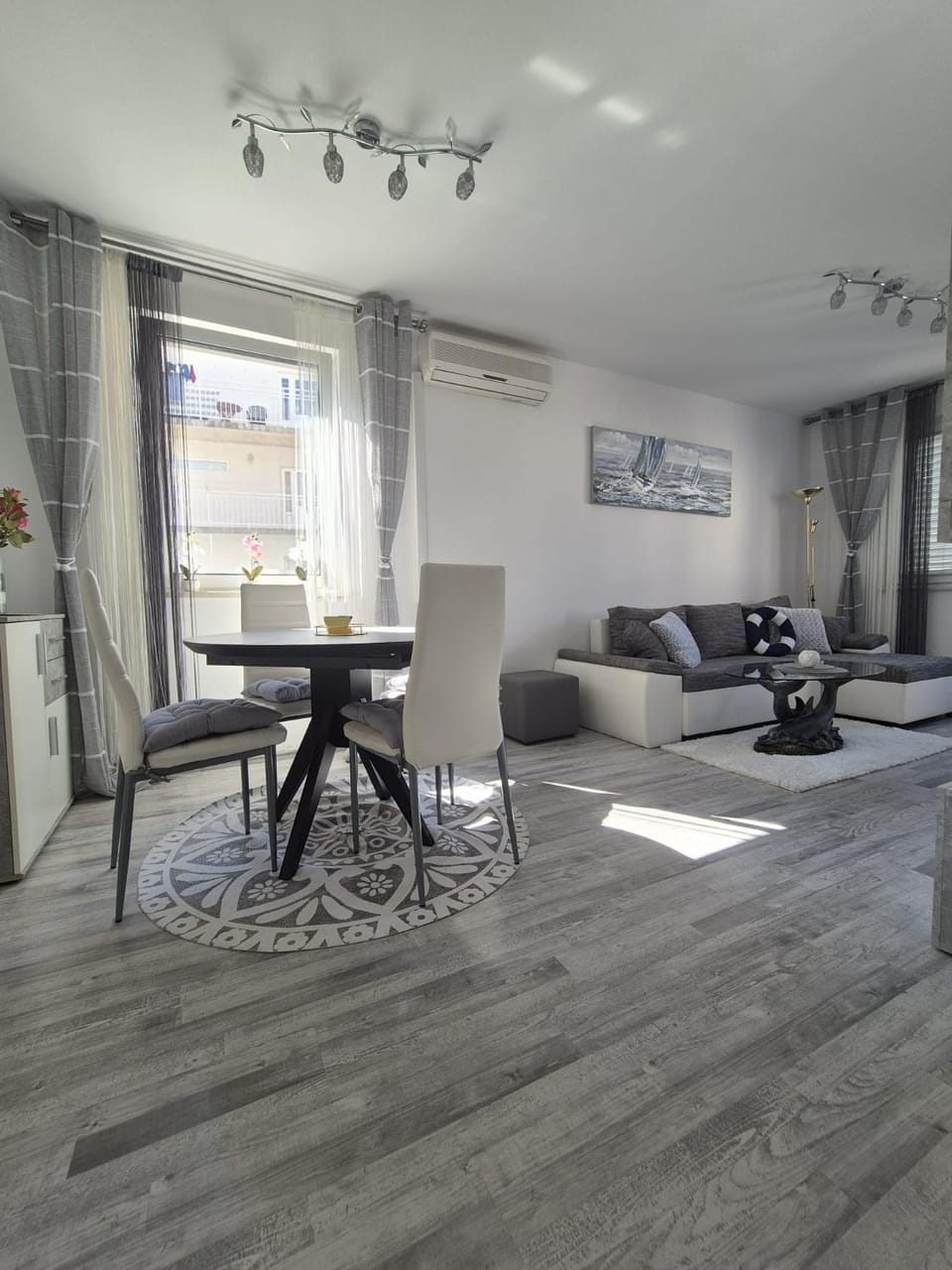 Living room, Seating area, Dining area