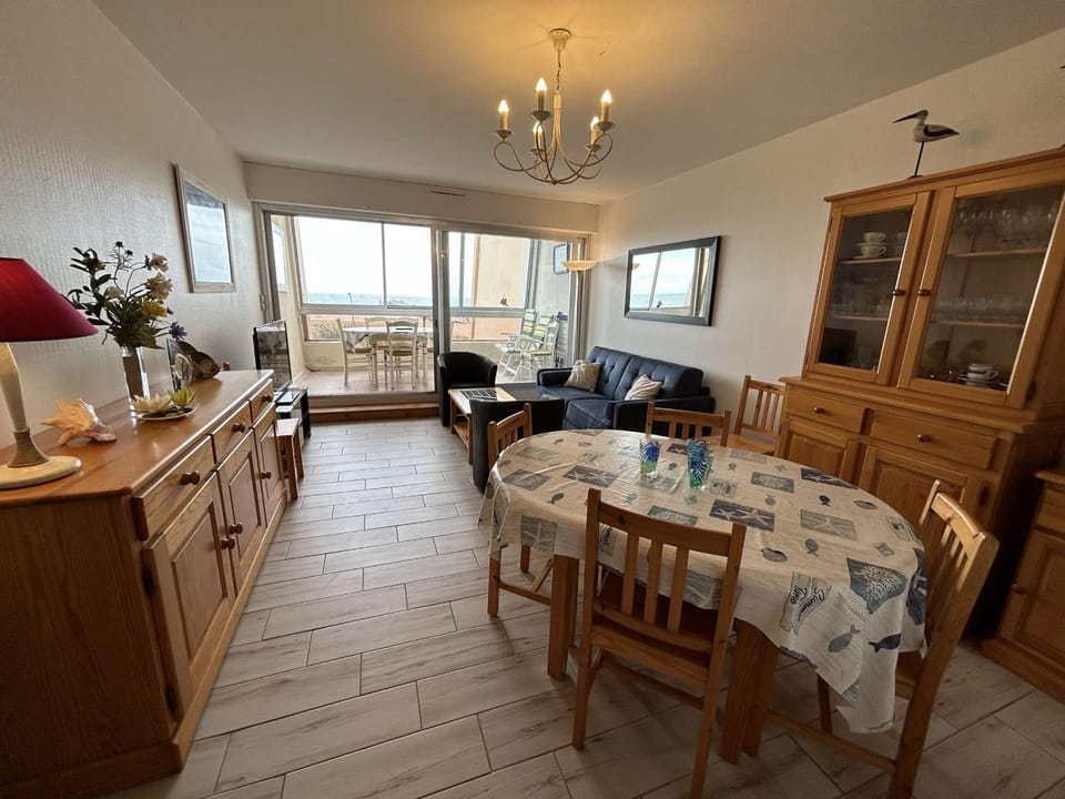 Appartement en bord de mer avec 2 chambres, balcon, parking et lave-vaisselle - FR-1-224C-243 Apartment in Saint-Jean-de-Monts