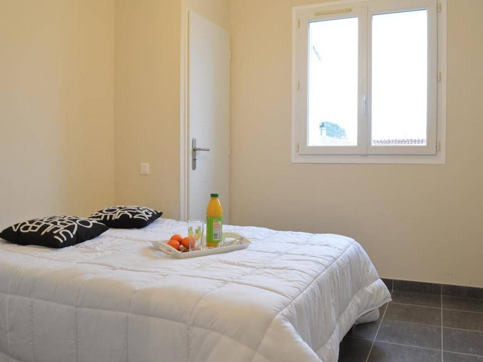 Maison moderne 4 pièces climatisée, proche plage, avec jardin, terrasse couverte et parkings sécurisés - FR-1-226-279 House in Sainte-Maxime