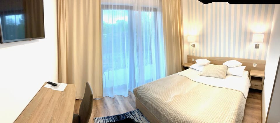 Bed, Balcony/Terrace, Photo of the whole room, Bedroom, towels