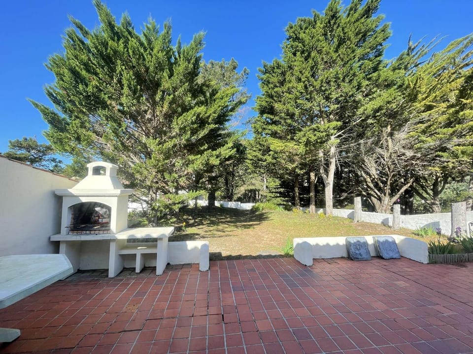 Maison avec accès direct à la plage, 2 terrasses, jardin clos, 3 chambres, parking privé à La Guérinière - FR-1-224B-492 House in Pays de la Loire