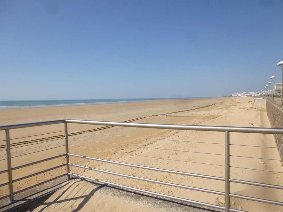 Appartement face mer avec balcon, 50m plage, 5 couchages, parking, Saint-Jean-de-Monts - FR-1-224C-187 Apartment in Saint-Jean-de-Monts