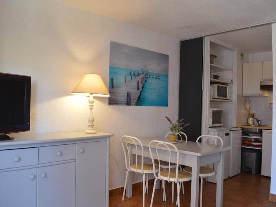 Sainte-Maxime : Studio cabine avec piscine, parking, climatisation et terrasse - FR-1-226-294 Cabin in Sainte-Maxime