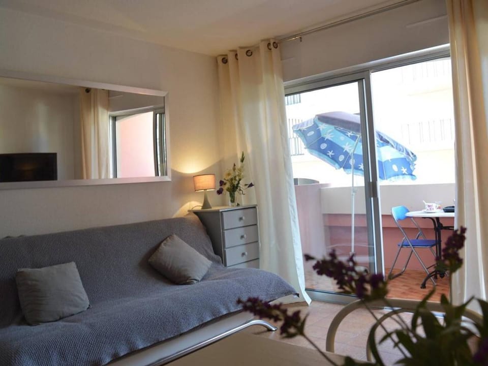 Sainte-Maxime : Studio cabine avec piscine, parking, climatisation et terrasse - FR-1-226-294 Cabin in Sainte-Maxime