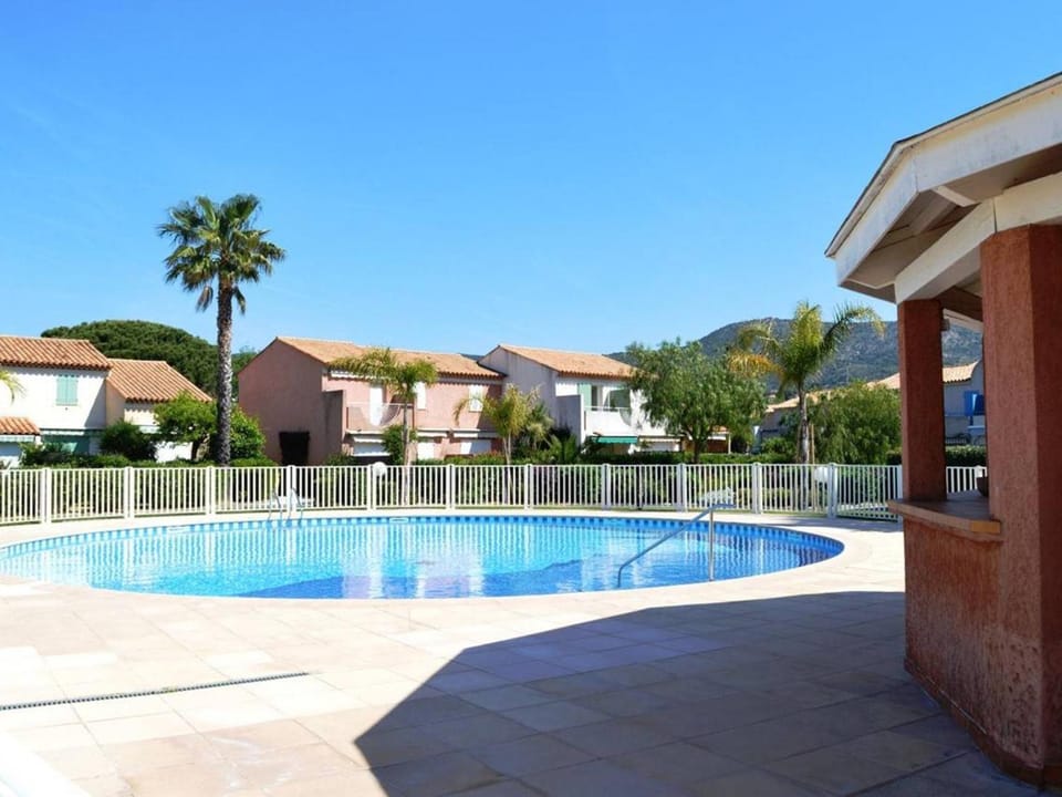 Maison avec piscine et parking, proche plage pour 6 personnes - FR-1-251-156 House in Le Lavandou