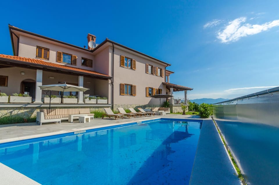 Swimming pool, Swimming pool