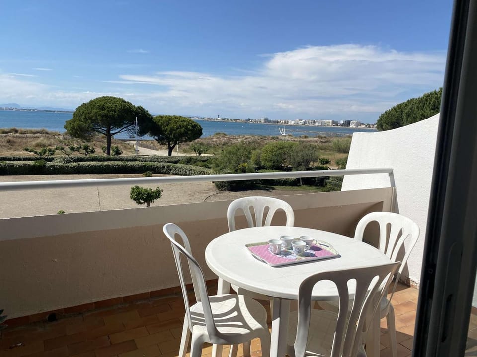 Appartement climatisé 3 pièces avec parking à Port Camargue - FR-1-250-83 Apartment in Le Grau-du-Roi