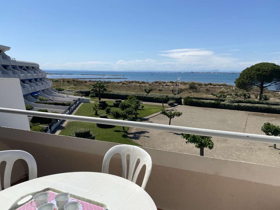 Appartement climatisé 3 pièces avec parking à Port Camargue - FR-1-250-83 Apartment in Le Grau-du-Roi