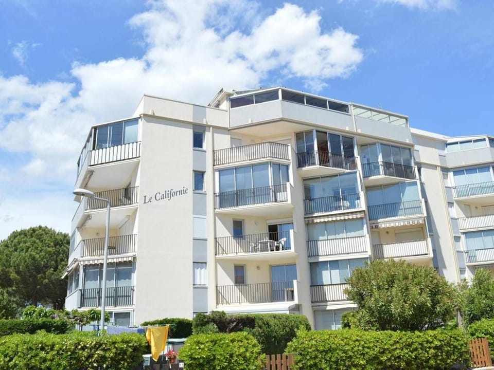 Appartement climatisé 2 pièces, 4 couchages, proche Seaquarium avec parking au Grau-du-Roi - FR-1-250-74 Apartment in Le Grau-du-Roi