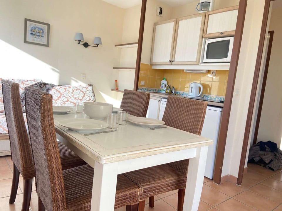 Appartement T2 avec Piscine à 300m de la Plage – 3 Couchages, Parking et Balcon Meublé - FR-1-245-34 Apartment in Pornichet