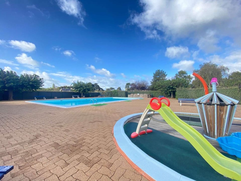 Appartement avec mezzanine, piscine et parking - proche plage et clubs sportifs à La Baule - FR-1-245-43 Apartment in La Baule-Escoublac