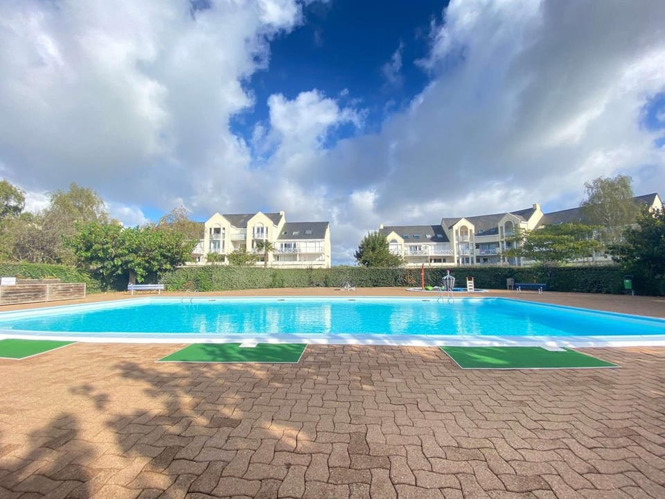Appartement avec mezzanine, piscine et parking - proche plage et clubs sportifs à La Baule - FR-1-245-43 Apartment in La Baule-Escoublac