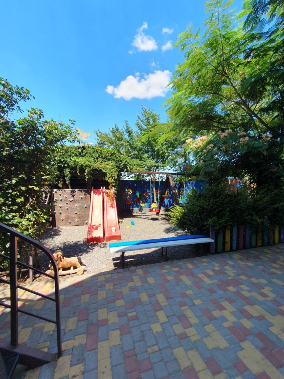 Day, Garden view