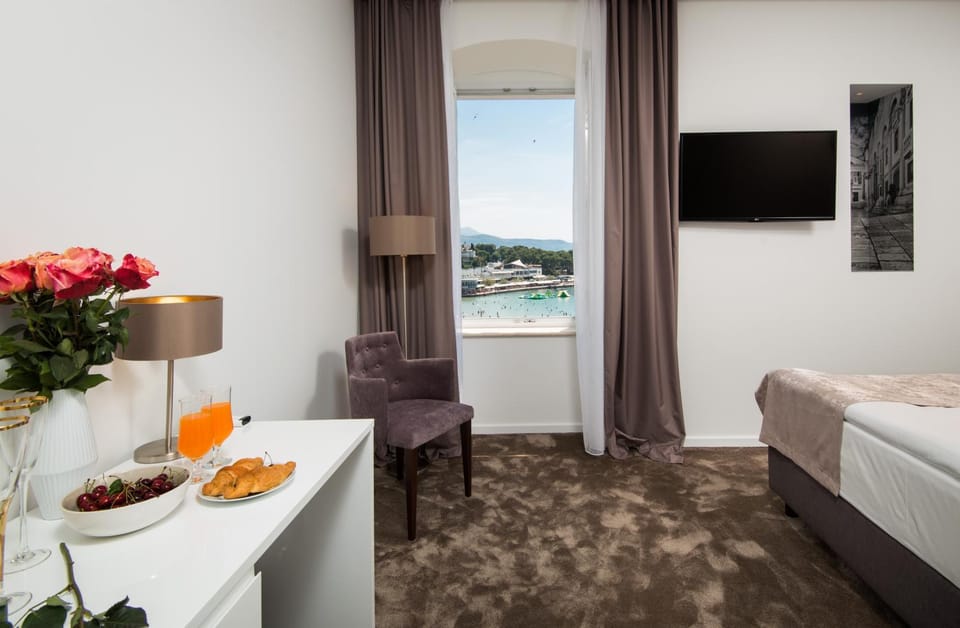 Bedroom, Sea view