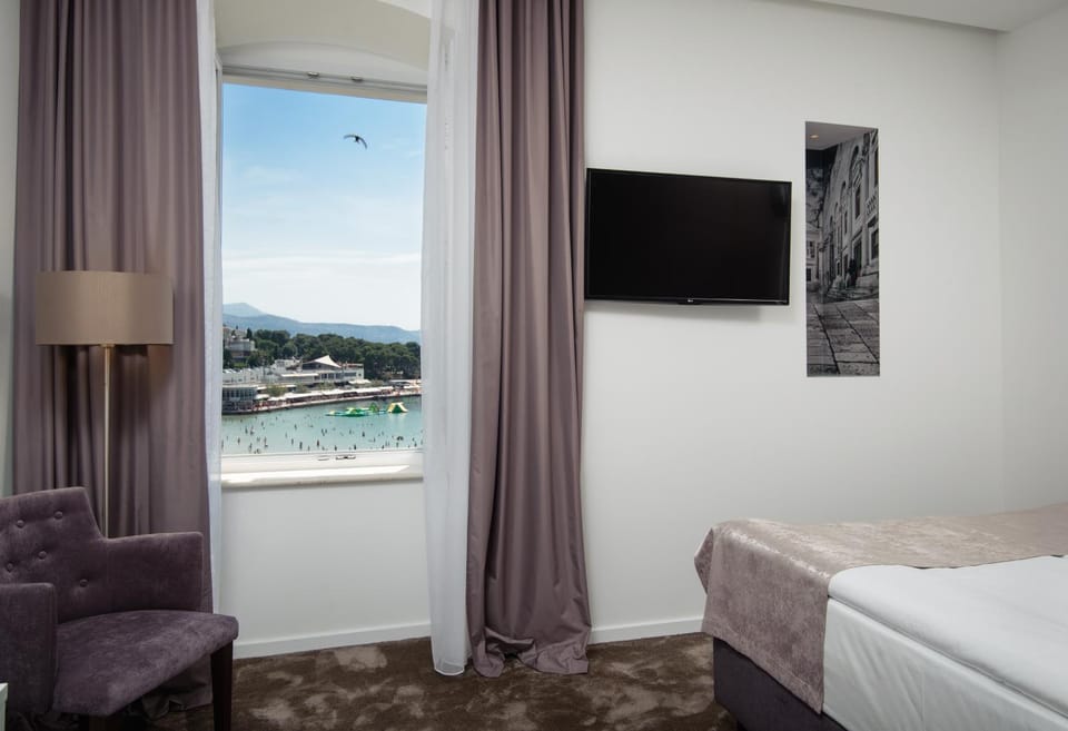 TV and multimedia, View (from property/room), Sea view