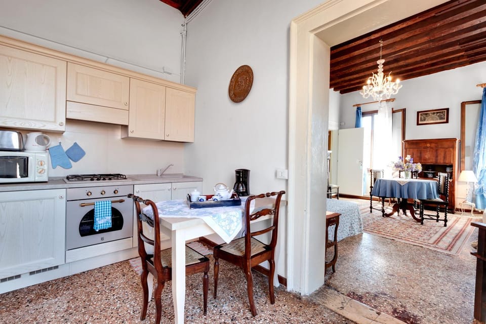 Coffee/tea facilities, Kitchen or kitchenette