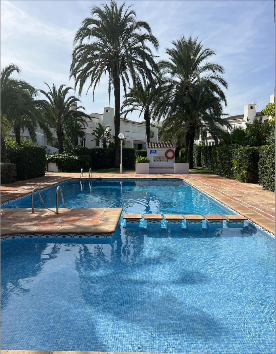 Swimming pool, Location