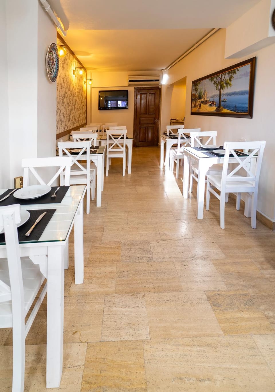 Restaurant/places to eat, Dining area